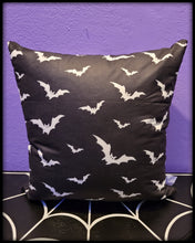 Load image into Gallery viewer, 18&quot; B&amp;W Bats Throw Pillow